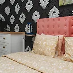 In Old Town, Cozy & Convenient - C