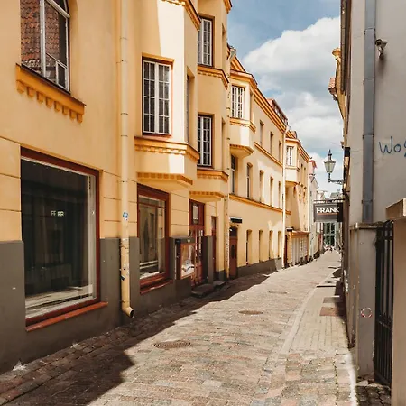 In Old Town, Cozy & Convenient - C