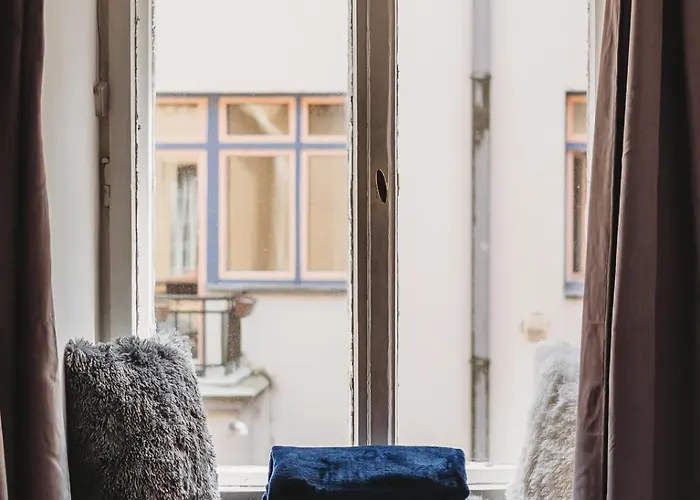 In Old Town, Cozy & Convenient - C Korter *