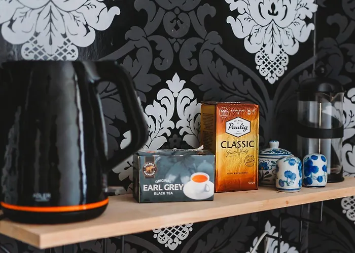 In Old Town, Cozy & Convenient - C