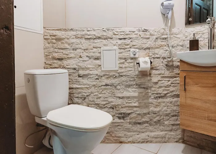 In Old Town, Cozy & Convenient - C Korter *