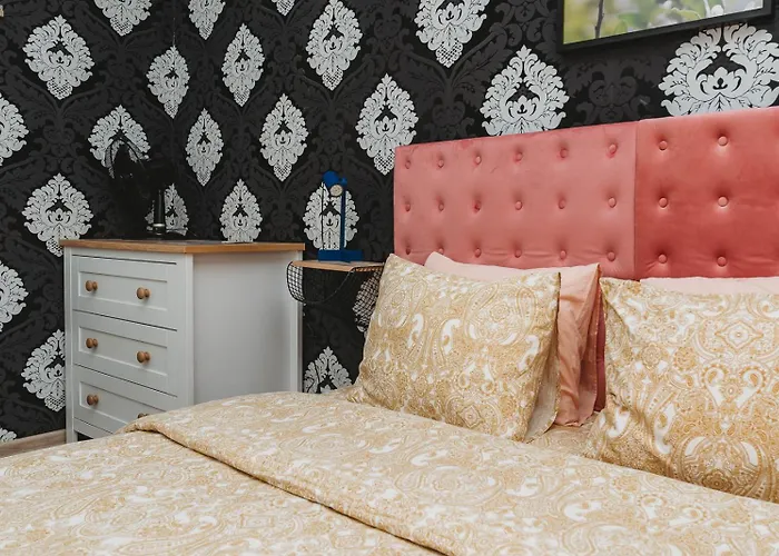 In Old Town, Cozy & Convenient - C