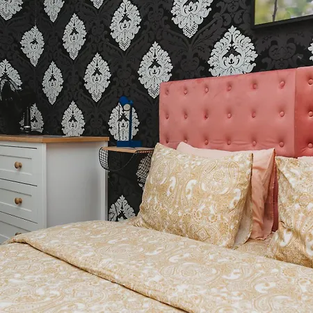 In Old Town, Cozy & Convenient - C